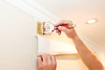Pose de papier peint à Morigny-Champigny — revêtements muraux et toiles de verre